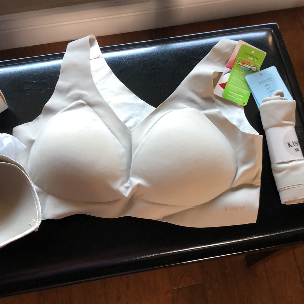 Kissy Bra - Picture 3 of 9